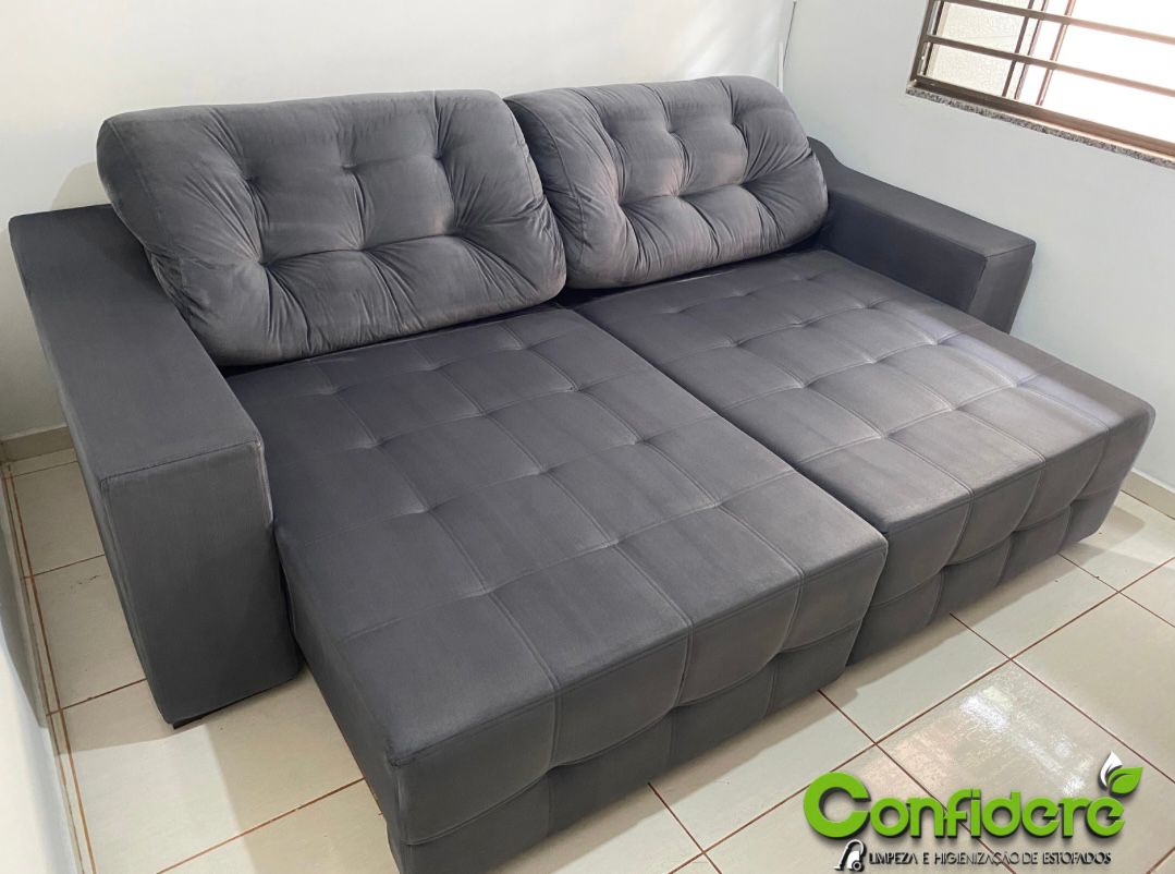 Sofá cinza higienizado pela Confidere em Campo Grande MS